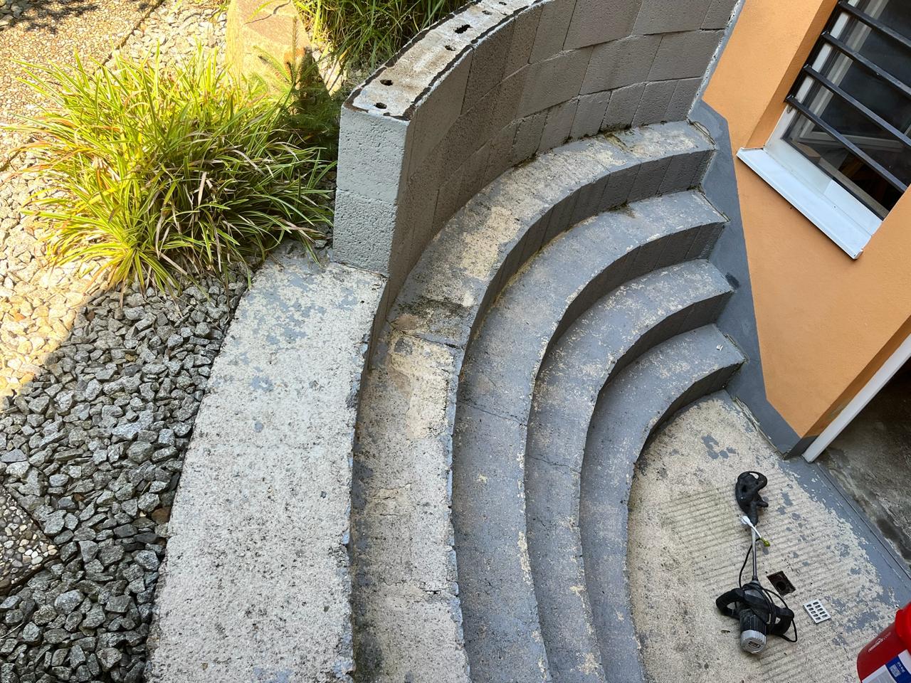 Alte Betontreppe vor der Steinteppich-Verlegung